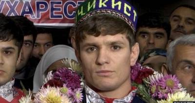 Таджикский борец Хушкадам Хусравов завоевал золотую медаль Кубка мира по самбо в Москве