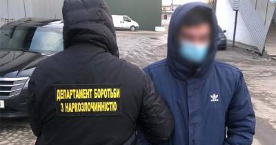 В Киеве у наркодилера изъяли кокаина на 400 тысяч гривен (ФОТО)