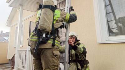 Четыре часа пожарные тушили частный дом в Симферополе – фото