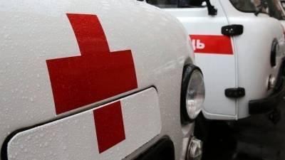 Три человека пострадали при опрокидывании автомобиля в Оренбургской области