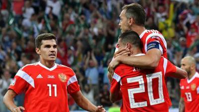 Сборная России по футболу сыграет со Словенией в красной форме