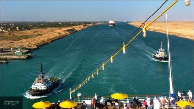 Эксперт назвал возможную причину «искусственной» блокировки Суэцкого канала