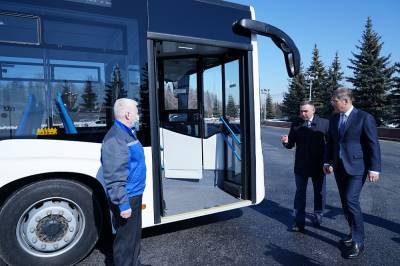 Радию Хабирову презентовали модифицированный автобус «Нефаз»