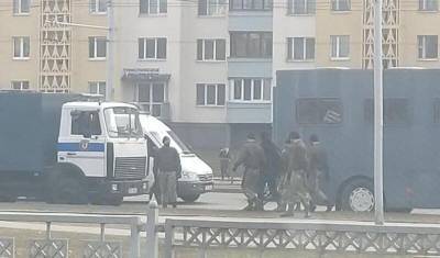Силовики стянули в центр Минска спецтехнику в ожидании протестов
