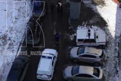 СМИ: школьница в Кемерове скончалась после падения с многоэтажки