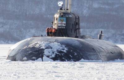 Три подлодки ВМФ РФ впервые одновременно пробили лед в Арктике