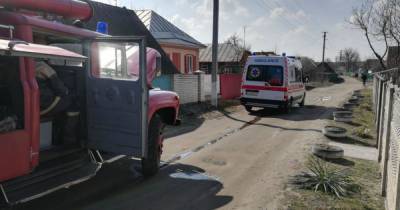 В Черкасской области во время пожара в доме погибли женщина и двое девочек (4 фото)