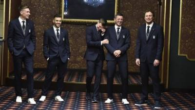 Футболисты сборной Украины примеряли официальные костюмы к Евро-2020: фото и видео