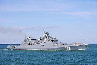 Российский фрегат начал следить за авианосцем США в Средиземном море