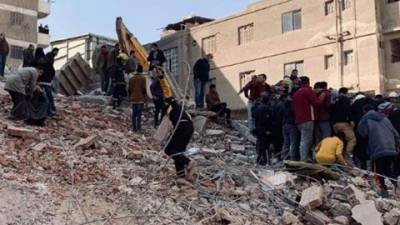 В Каире обвалился 10-этажный жилой дом, есть жертвы (ВИДЕО)