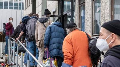 В Берлине бездомным делают прививки от коронавируса
