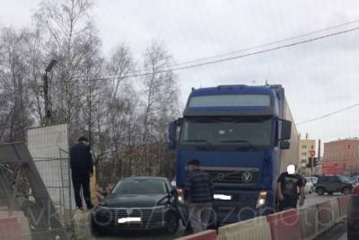 В Рязани из-за ДТП с фурой заблокирован проезд по мосту через Трубеж