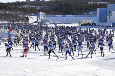 Более тысячи спортсменов вышли на старт в первый день 47-го Мурманского лыжного марафона