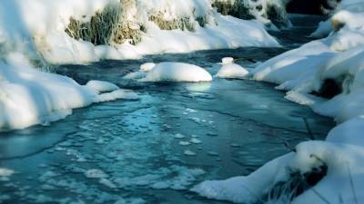 Взрывы в Саратовской области: на трех реках спасатели уничтожают лед