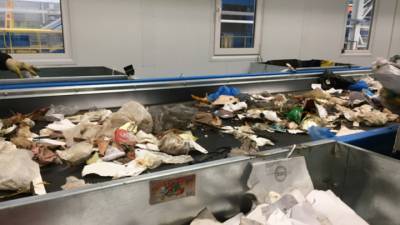 Тело новорожденного нашли при сортировке мусора в Подмосковье
