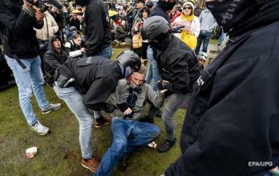 Полиция Амстердама потратила €5 миллионов на усмирение COVID-протестов