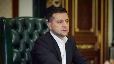 Зеленский попросил двух судей КС отправиться на «заслуженный отдых»