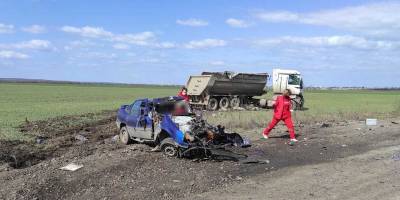 На трассе Одесса-Вознесенск-Новый Буг Опель влетел в грузовик, трое погибли, фото - ТЕЛЕГРАФ