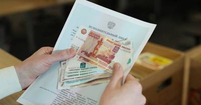 Путин поручил разработать закон о защите минимального дохода граждан от взысканий