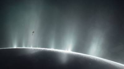 Американские ученые заметили на замерзшем спутнике Сатурна океанические течения