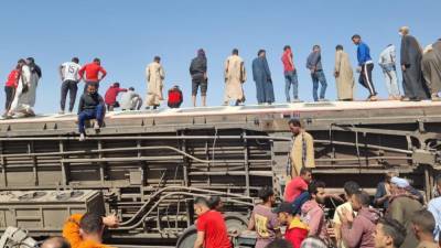 Власти Египта уточнили число погибших при столкновении поездов