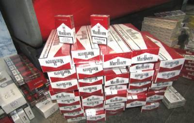 Фото: у магазина в Кингисеппе таможня отобрала сигареты на 150 тысяч рублей