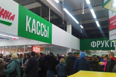 Открытие гипермаркета в Донецке: пробки на дорогах и часовые очереди