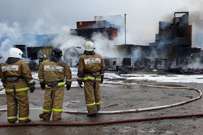 Пожар в складском здании на Крымском Валу ликвидировали