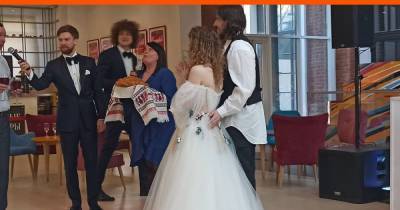 Лиза Монеточка сыграла свадьбу в Екатеринбурге. Еще раз