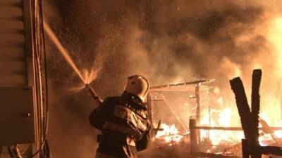 Школьница пострадала при пожаре в частном доме в Волгограде