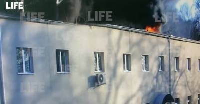 В парке Горького загорелся двухэтажный склад — видео