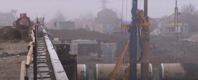 Строители демонтировали автозаправку на подъезде к строящемуся мосту Малиновского