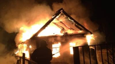 Жительница Ростова пострадала, пытаясь потушить пожар в своем доме