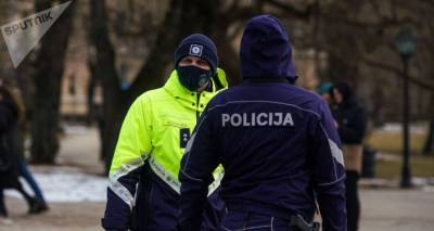 Полиция Риги устраивает рейды по детским площадкам