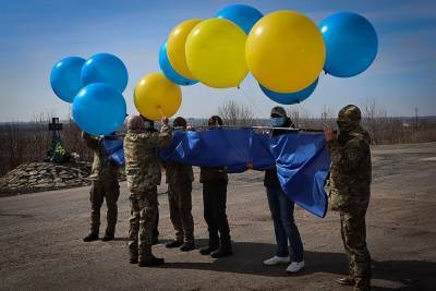 Военные запустили флаг Нацгвардии над Донецкой областью