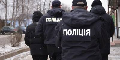 Родила и выбросила в яму: полиция Харьковской области нашла мать младенца, которого спасли с уборной