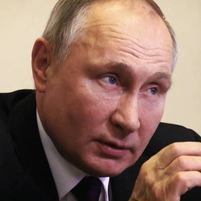 Путин готовился к проявлению побочных симптомов после прививки