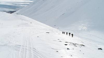 Спасатели начали поиски пропавшего в горах под Мурманском лыжника