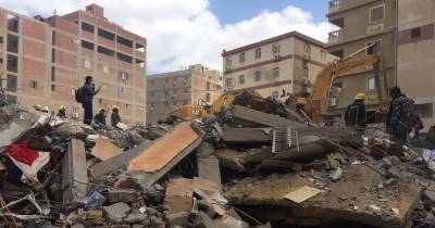 Под завалами 9-этажки в Каире уже нашли 18 погибших