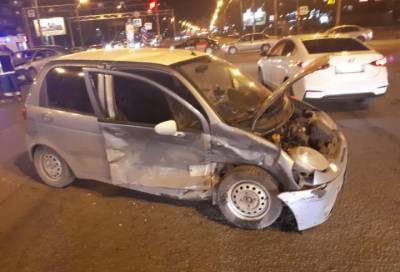 Пассажирка такси пострадала в аварии в Петербурге