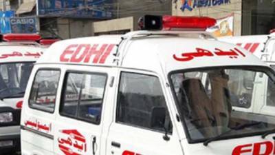 Пятеро погибли, 12 ранены при столкновении автобуса с грузовиком в Пакистане