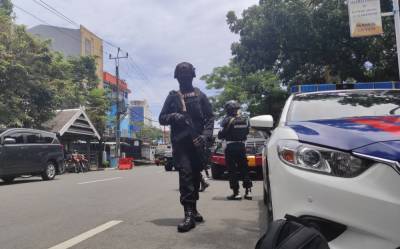 В Индонезии десять человек пострадали при взрыве в католической церкви