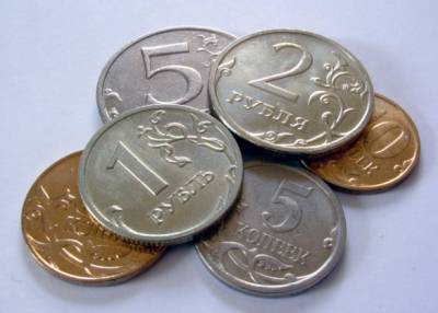 До 80 рублей за доллар: Эксперт дал прогноз по курсу рубля к лету