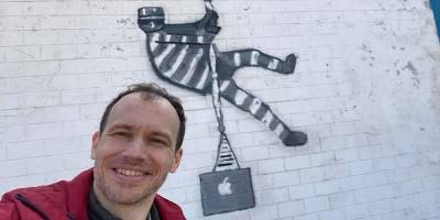Министр юстиции Денис Малюска нарисовал на стене тюрьмы граффити по мотивам Бэнкси – видео - ТЕЛЕГРАФ
