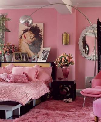 Розовый цвет в спальне: 35 интерьеров
