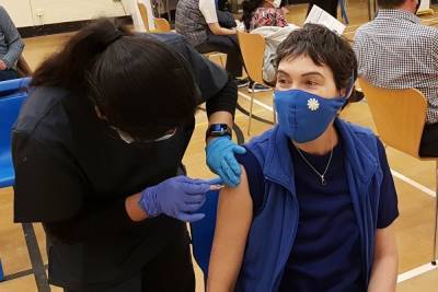 Саратовский Роспотребнадзор: новая вакцина против ковида дает тройную иммунную защиту