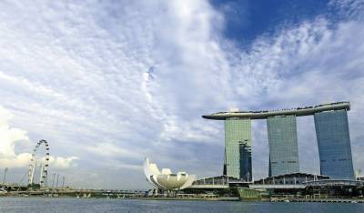 В Сингапуре построили крупнейшую в мире плавучую электростанцию и мира