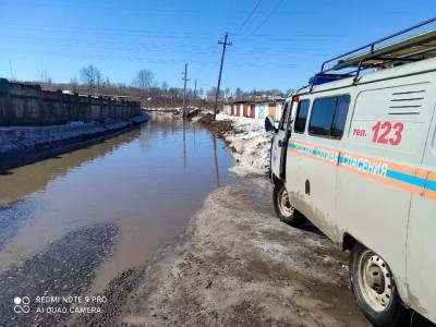 В Кунгуре талыми водами затопило дорогу на посёлок Машзавода