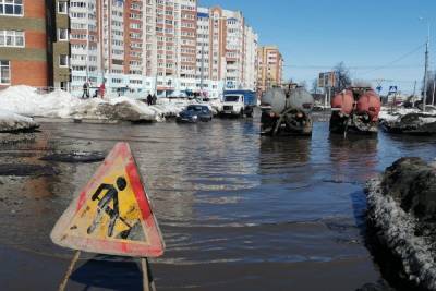 На улице Ползунова в Йошкар-Оле откачали воду