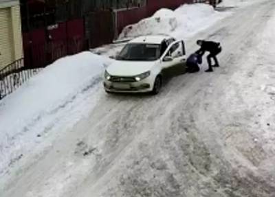 Пьяный водитель в Татарстане сбил многодетную мать, а потом избил ее